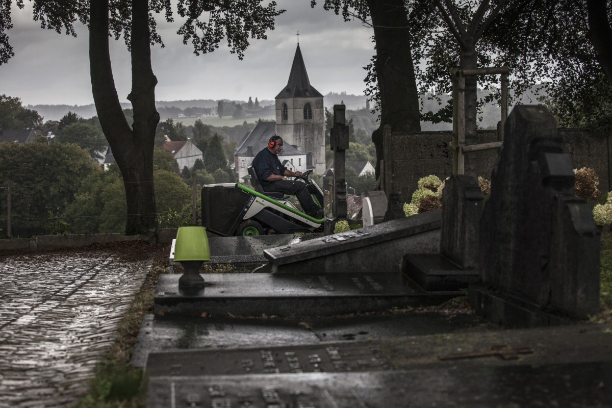 Six pieds sous terre
